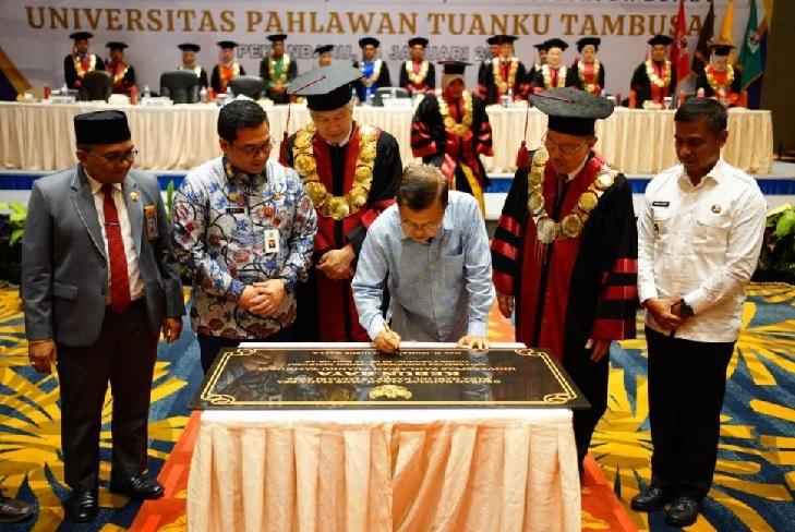 Resmikan Kebun Raya Universitas Pahlawan, Jusuf Kalla dan Syahrial Abdi Beri Apresiasi